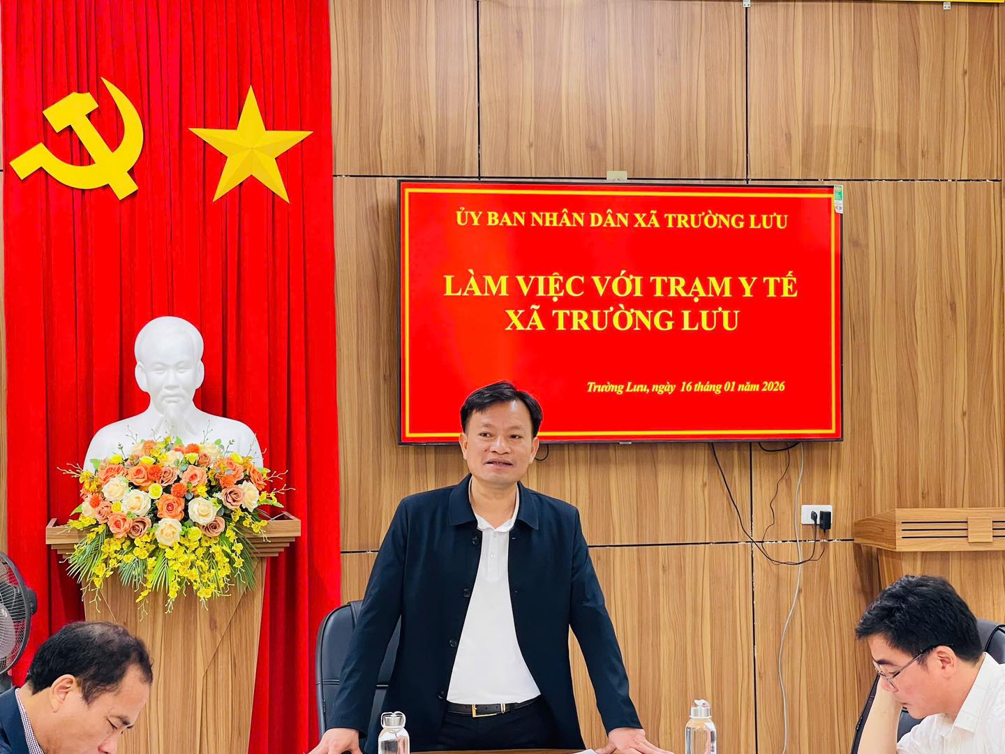 Lãnh đạo xã làm việc với trạm Y xã Trường Lưu sau sáp nhập