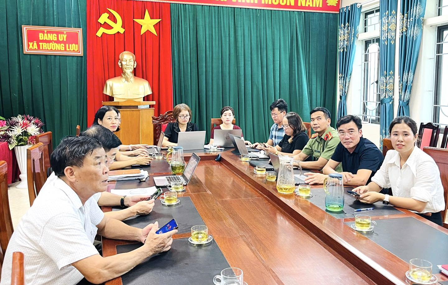 Đảng ủy xã Trường Lưu tổ chức điểm cầu trực tuyến Hội nghị báo cáo viên Trung ương tháng 6 năm 2026