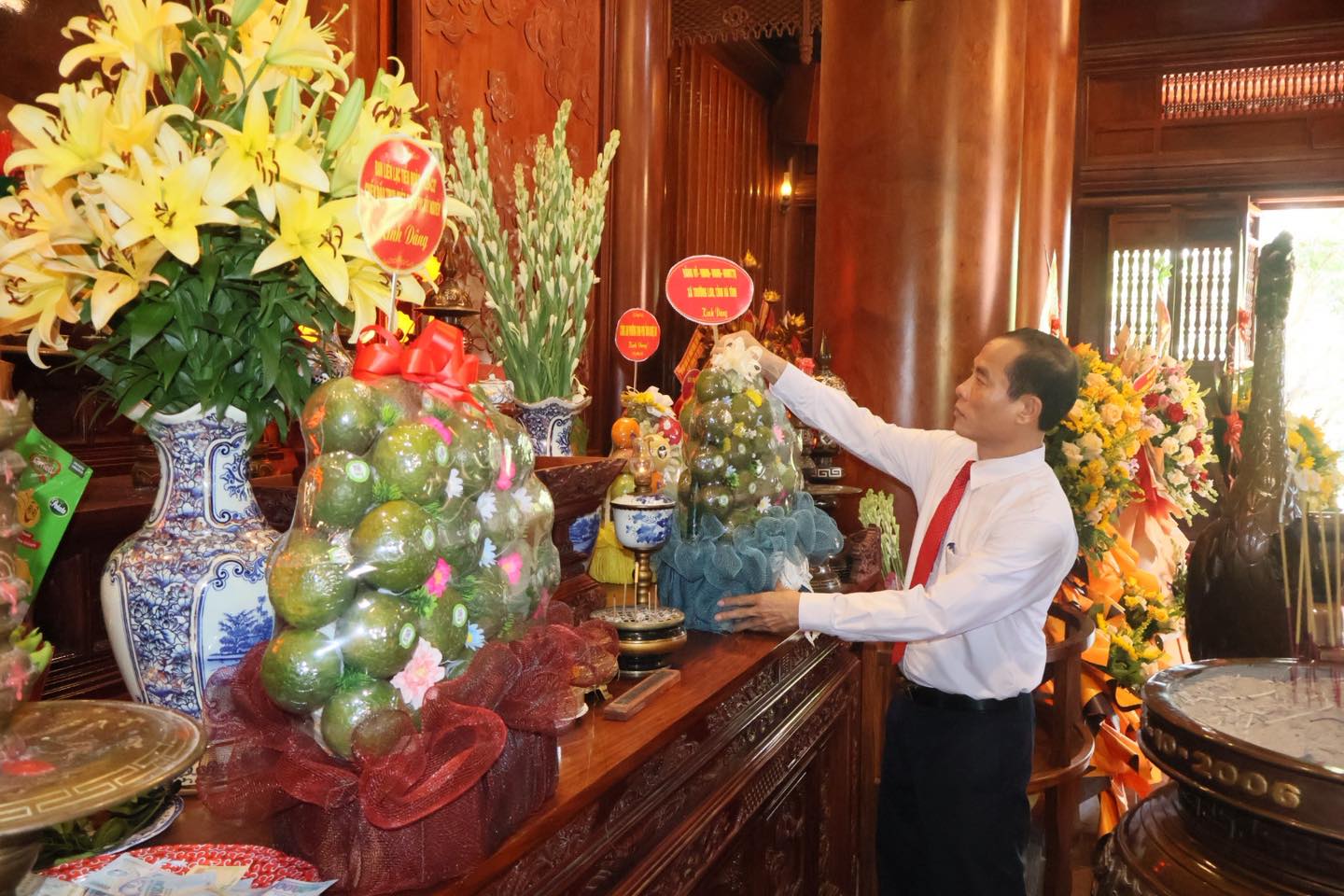 Ban Thường vụ Đảng ủy xã Trường Lưu dâng hương tại các địa chỉ đỏ 