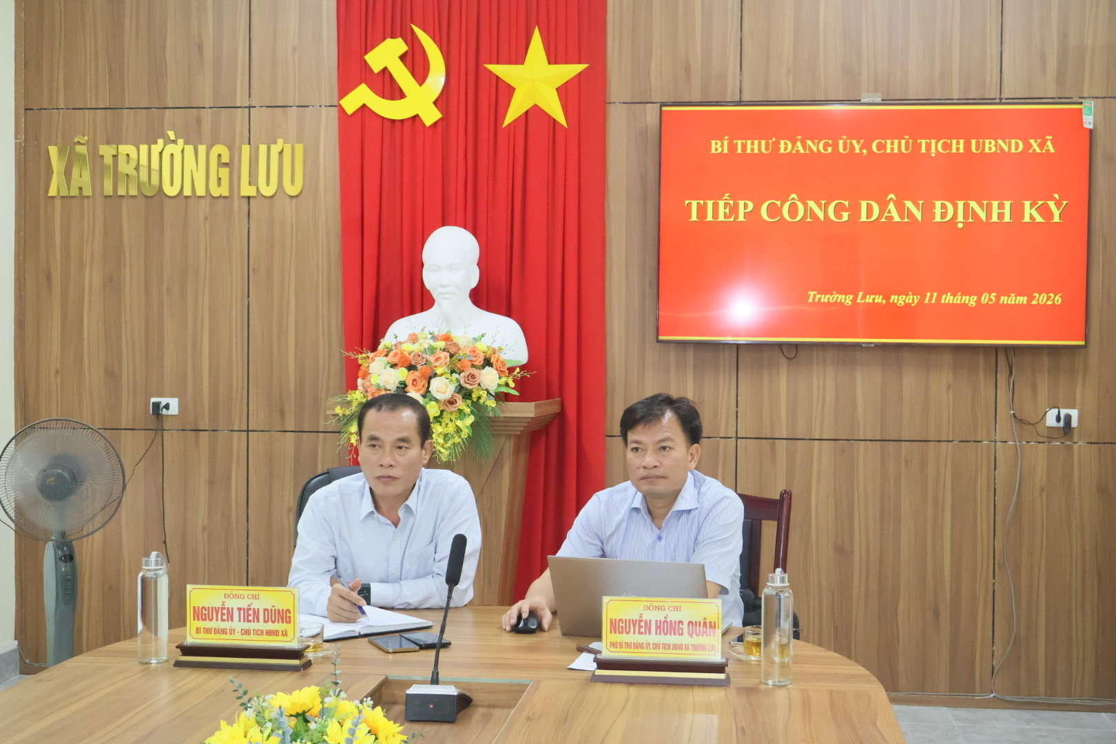 Đồng chí Bí thư Đảng ủy, đồng chí Chủ tịch UBND xã tiếp công dân định kỳ