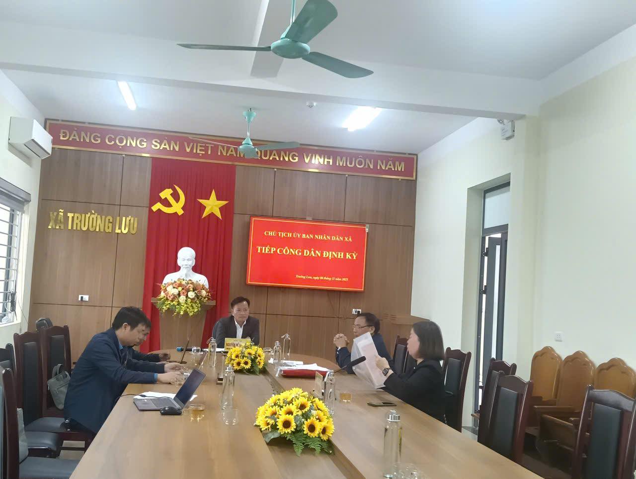 Chủ tịch UBND xã tiếp công dân định kỳ tháng 11