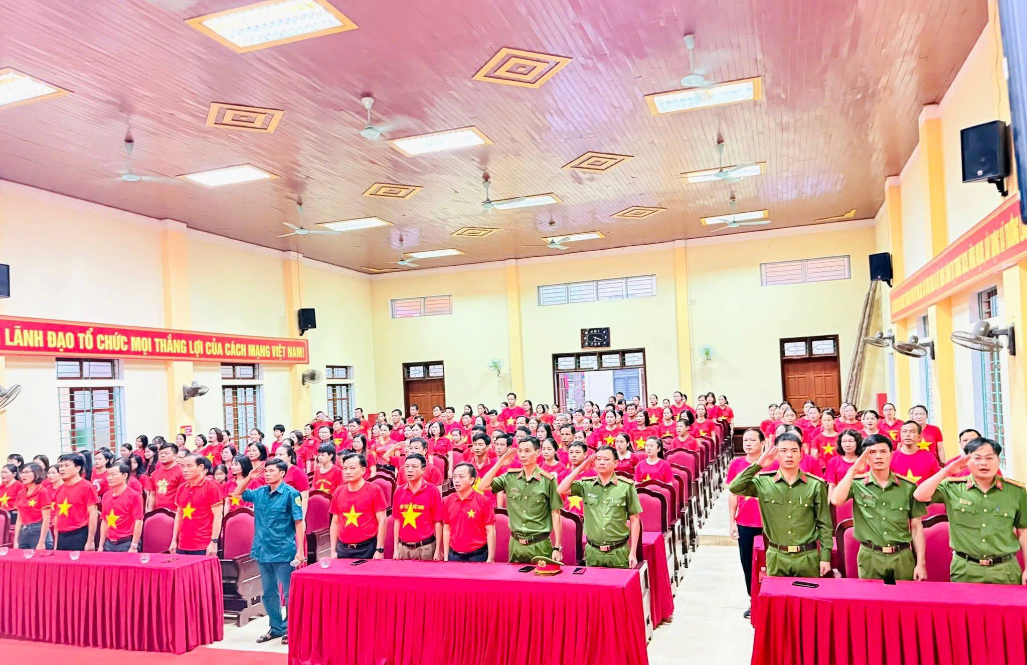 Xã Trường Lưu tổ chức chương trình “Cùng Việt Nam tiến bước”
