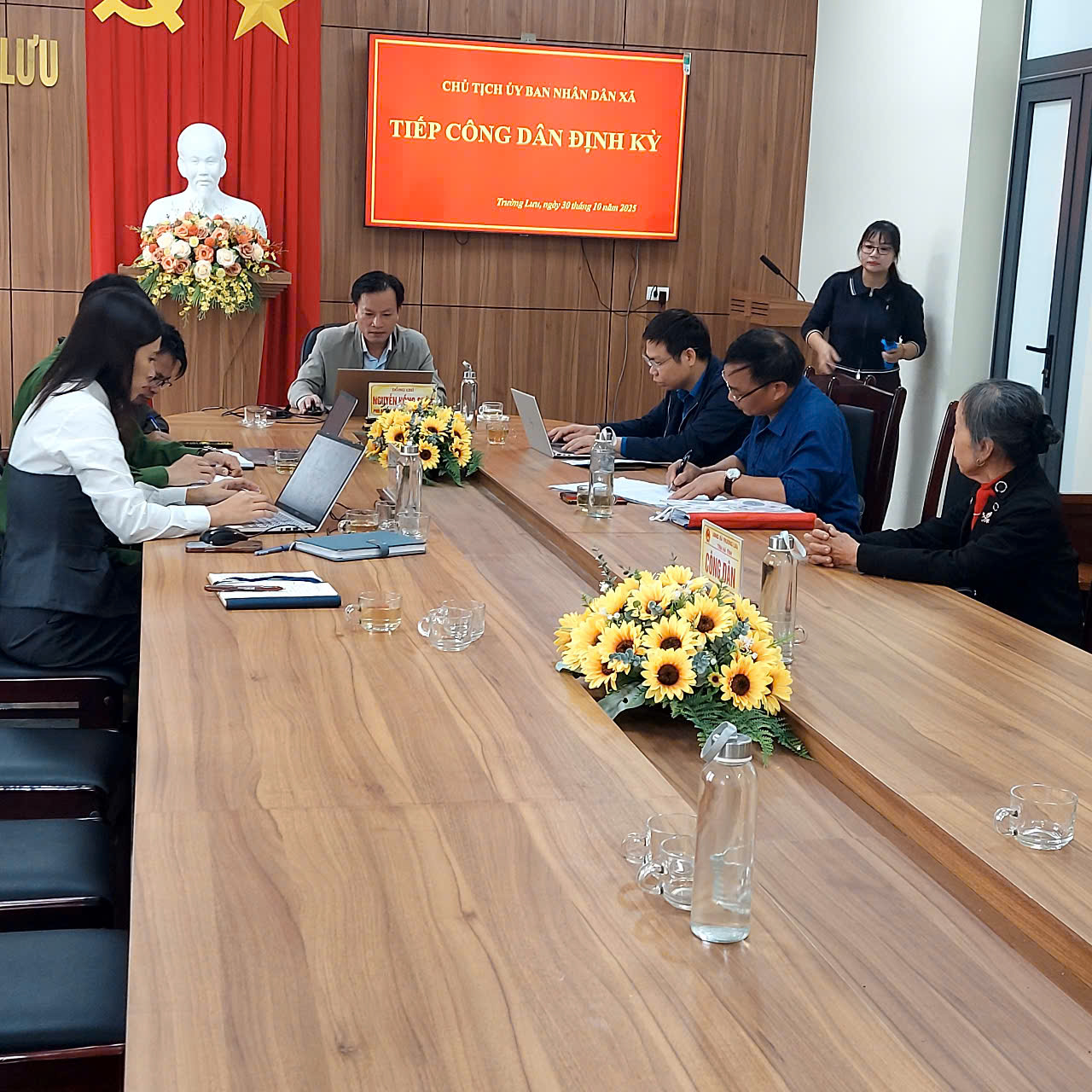  Chủ tịch UBND xã tiếp công dân định kỳ tháng 10