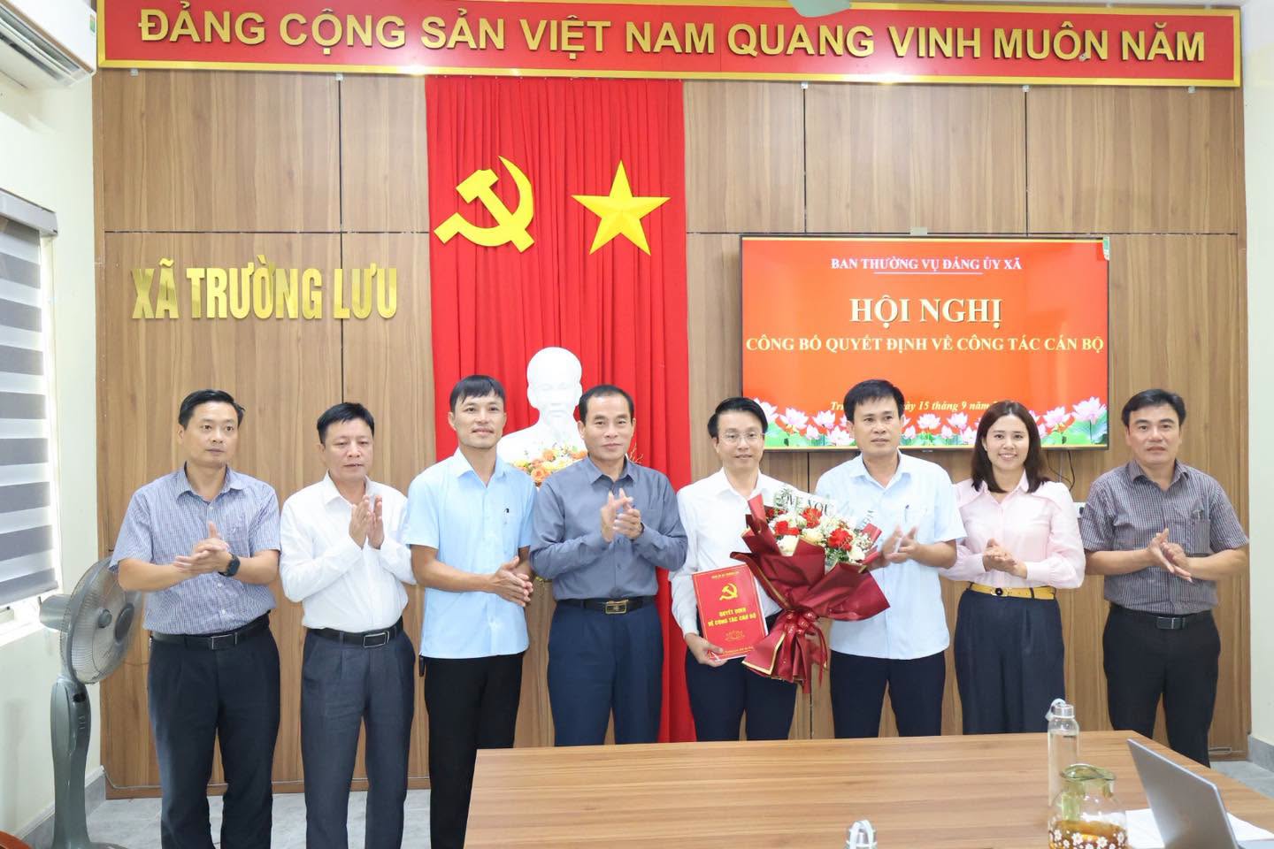 ĐẢNG ỦY XÃ TRƯỜNG LƯU CÔNG BỐ QUYẾT ĐỊNH VỀ CÔNG TÁC CÁN BỘ TẠI TRƯỜNG THPT CAN LỘC