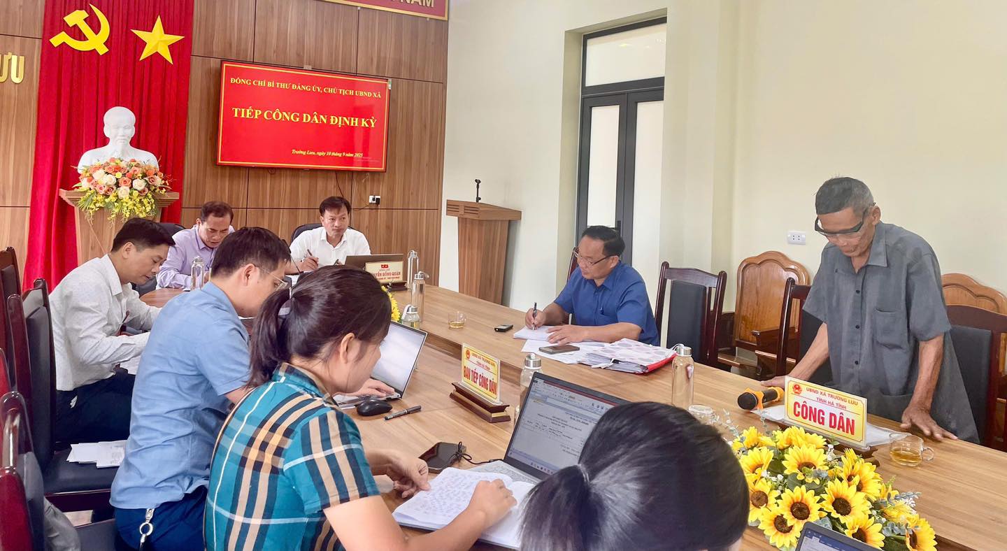 Bí thư Đảng ủy, Chủ tịch UBND xã tiếp công dân định kỳ