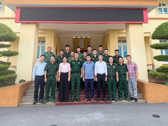 Lãnh đạo xã Trường Lưu đã trực tiếp đến thăm hỏi, động viên lực lượng dự bị động viên của xã đang tham gia huấn luyện năm 2026