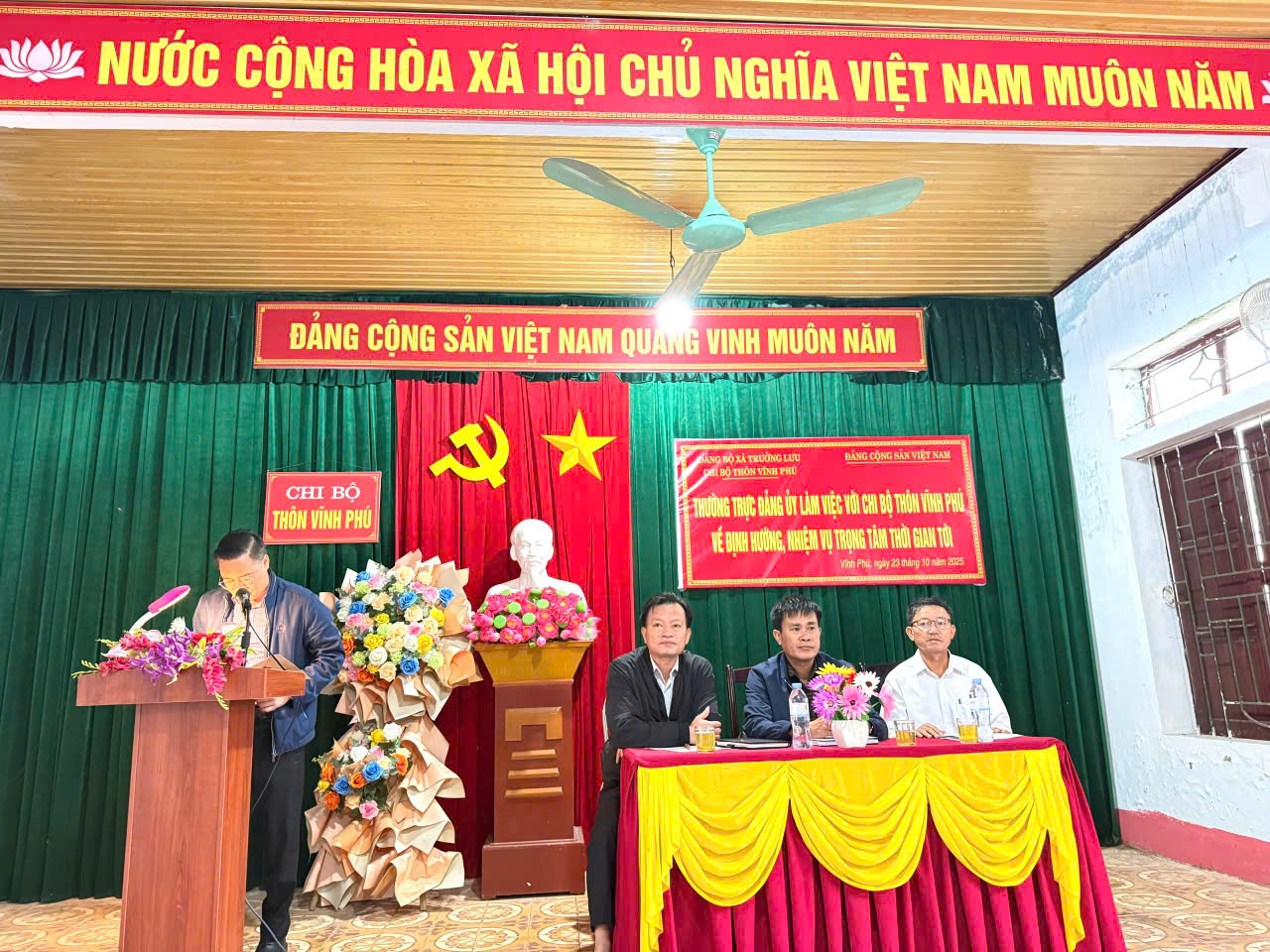 Sáng ngày 23/10/2025, Thường trực Đảng ủy xã Trường Lưu làm việc với Chi bộ thôn Vĩnh Phú về định hướng nhiệm vụ trọng tâm thời gian tới.