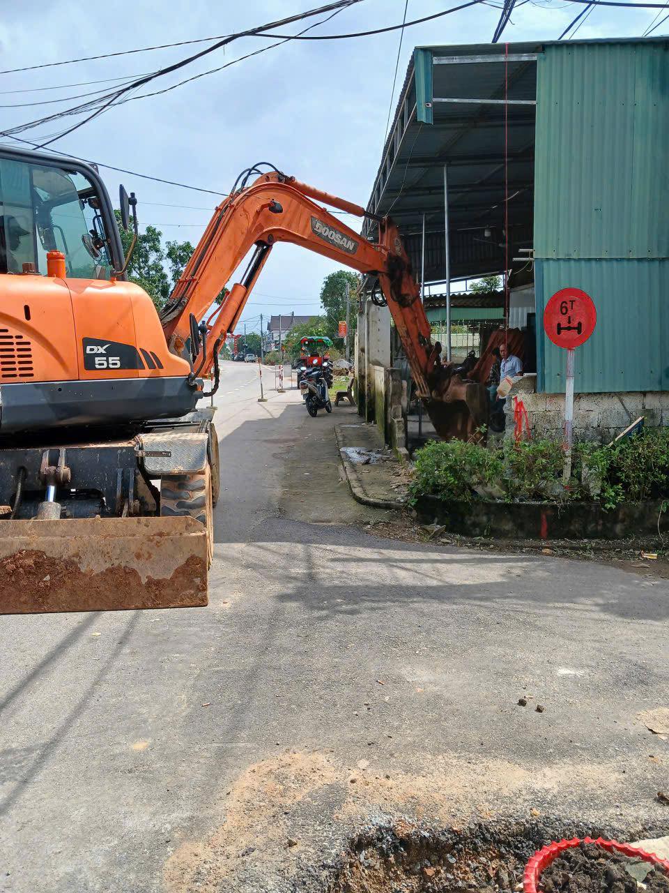 xã Trường Lưu tổ chức tháo dỡ các công trình vi phạm hành lang giao thông đường ĐH 36 (Chợ Đình - Quán Trại)