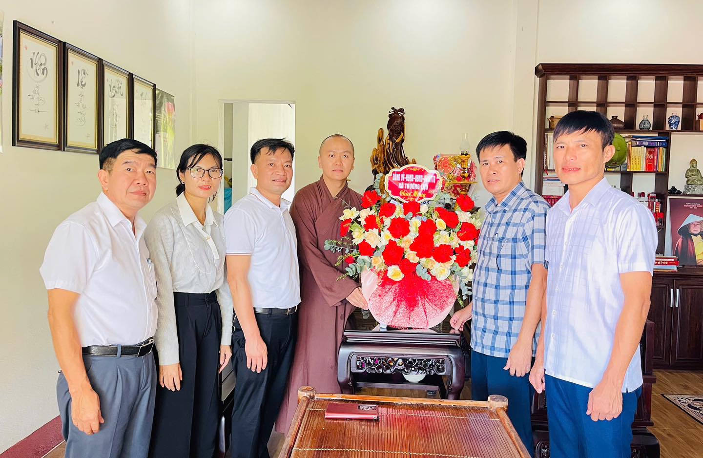 Lãnh đạo xã Trường Lưu thăm, chúc mừng Đại lễ Phật Đản Phật lịch 2570 – Dương lịch 2026