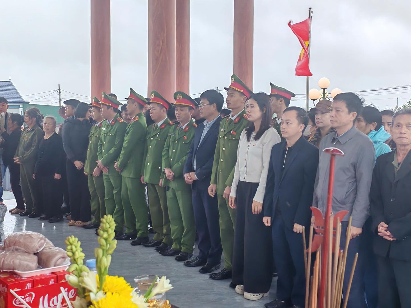 Xã Trường Lưu tổ chức Lễ rước các anh hùng liệt sỹ và lễ dâng hương, khánh thành Tượng đài liệt sỹ