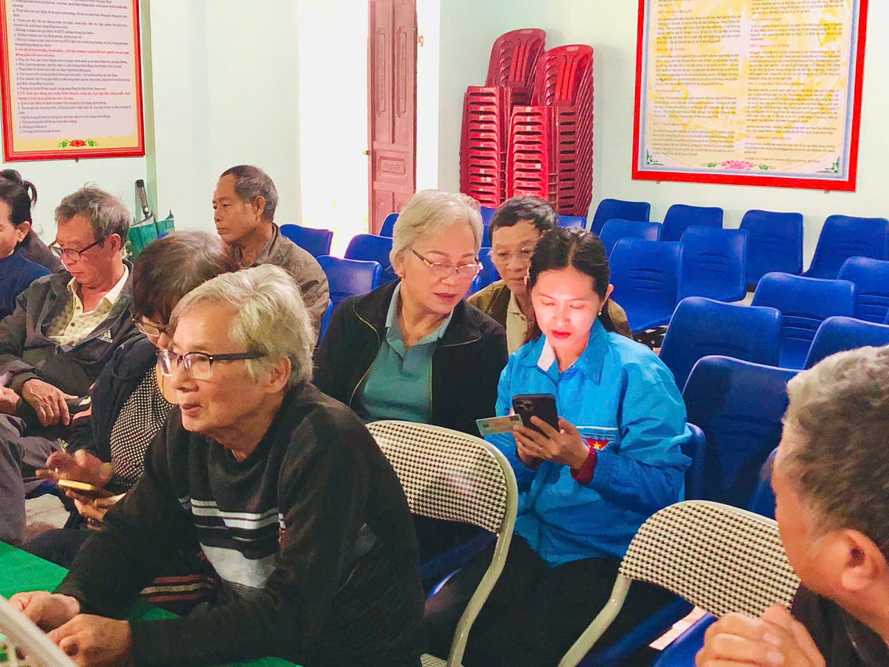 Tiếp tục hưởng ứng phong trào “Bình dân học vụ số” tại thôn Tân Tiến 1