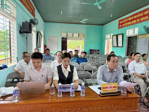 Thường trực Đảng ủy xã Trường Lưu làm việc với Chi bộ thôn Phúc Trường về định hướng nhiệm vụ trọng tâm thời gian tới