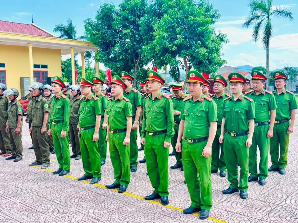 Công an xã Trường Lưu đã tổ chức Lễ ra quân tấn công, trấn áp tội phạm, bảo đảm an ninh, an toàn Đại hội Đảng các cấp và các sự kiện chính trị trọng đại năm 2025