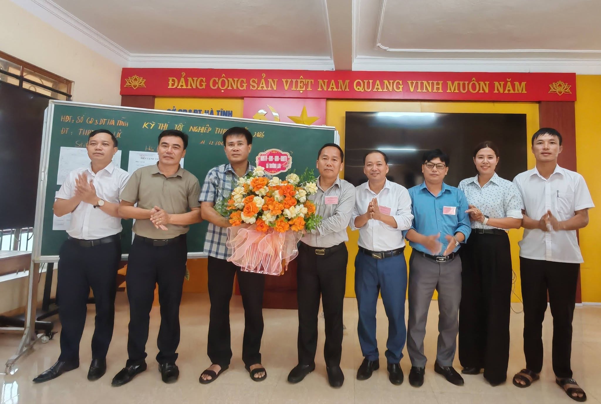 Lãnh đạo xã Trường Lưu gặp mặt, động viên Hội đồng thi trước Kỳ thi tốt nghiệp THPT năm 2026