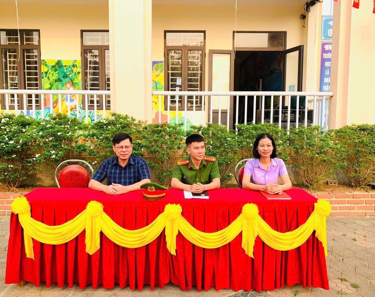 Tăng cường tuyên truyền phòng cháy chữa cháy và phòng chống đuối nước.