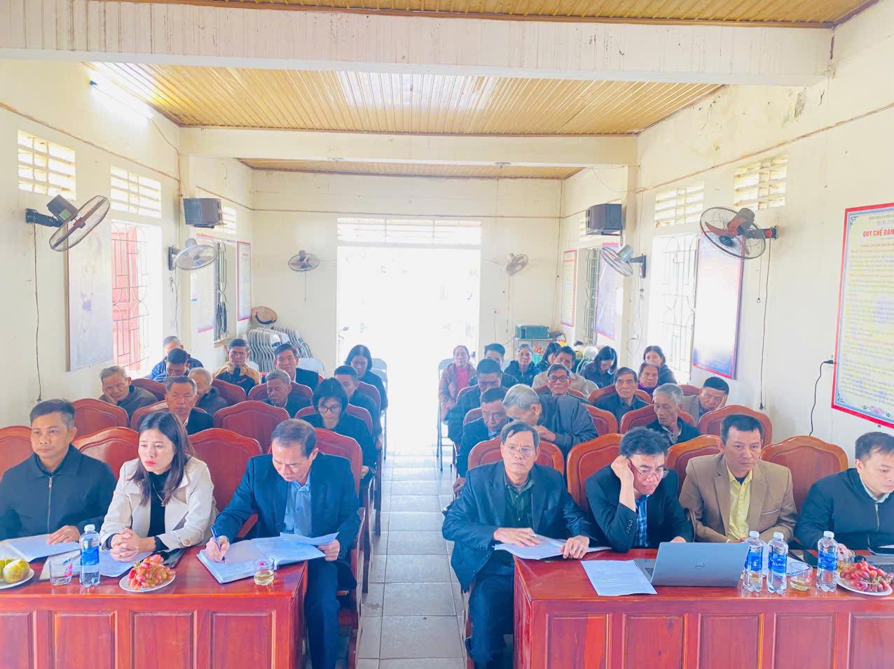Thường trực Đảng ủy xã Trường Lưu làm việc với Chi bộ thôn Đông Nam về định hướng nhiệm vụ trọng tâm thời gian tới. 
