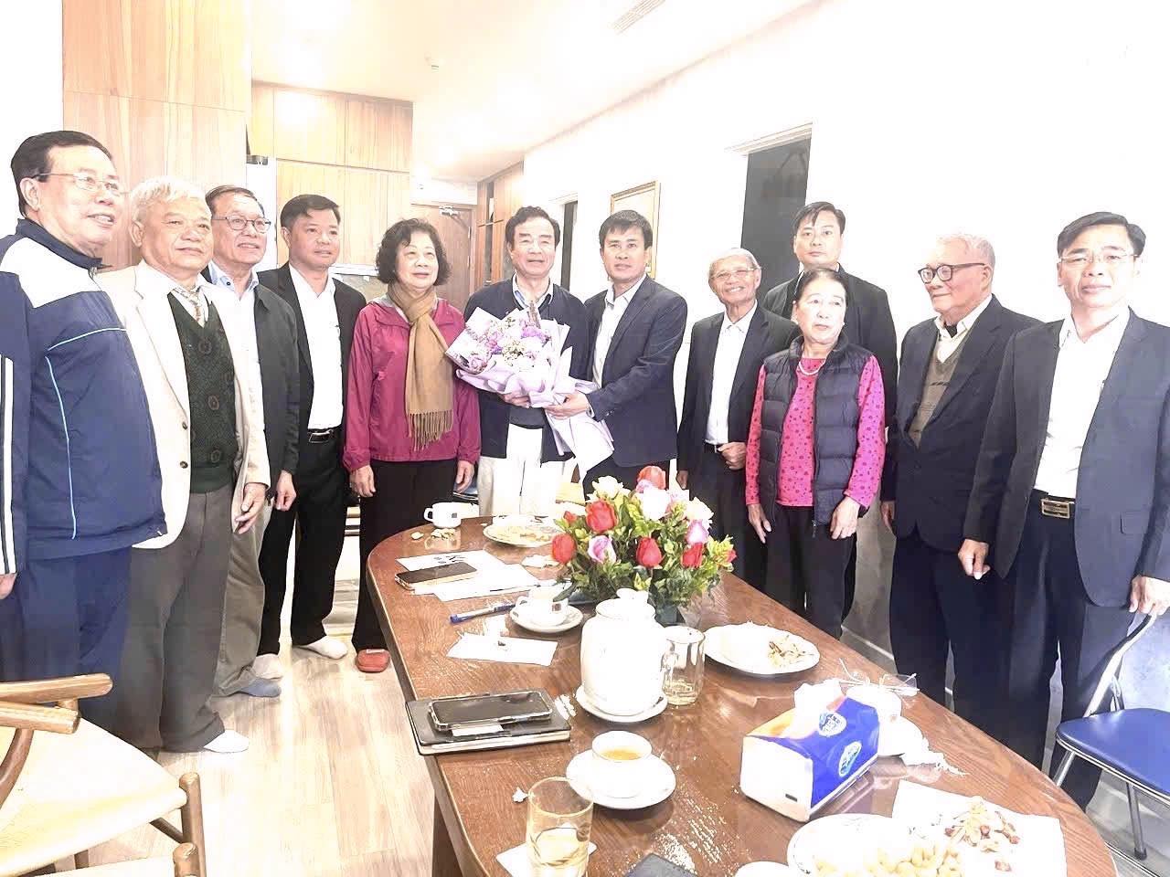 Chúc mừng ông Trần Văn Thanh vinh dự được bầu làm Hội trưởng Hội đồng hương xã Trường Lưu tại Hà Nội. 