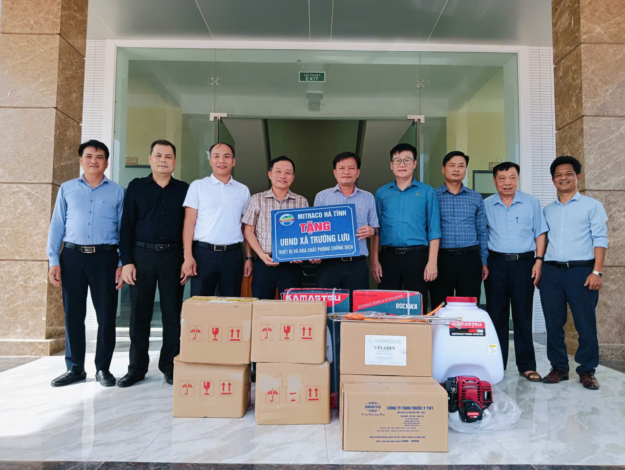 Tổng công ty Khoáng sản và Thương mại Hà Tĩnh - Mitraco hỗ trợ xã Trường Lưu vật tư, phương tiện phòng chống dịch tả lợn châu phi 