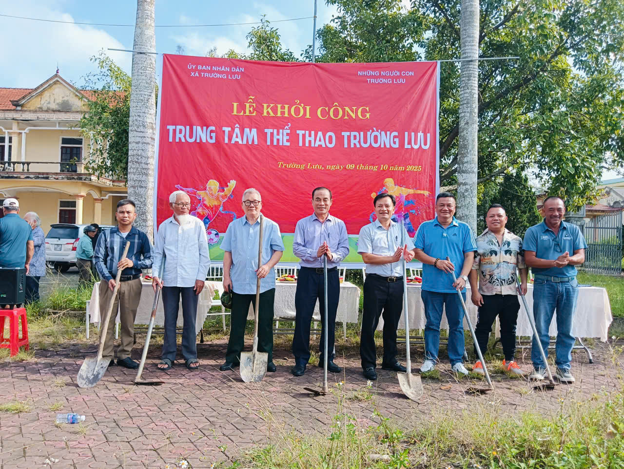Sáng ngày 09/10/2025, UBND xã Trường Lưu phối hợp với Ban Liên lạc Những người con Trường Lưu tổ chức Lễ khởi công xây dựng Trung tâm Văn hóa – Thể thao xã Trường Lưu. 