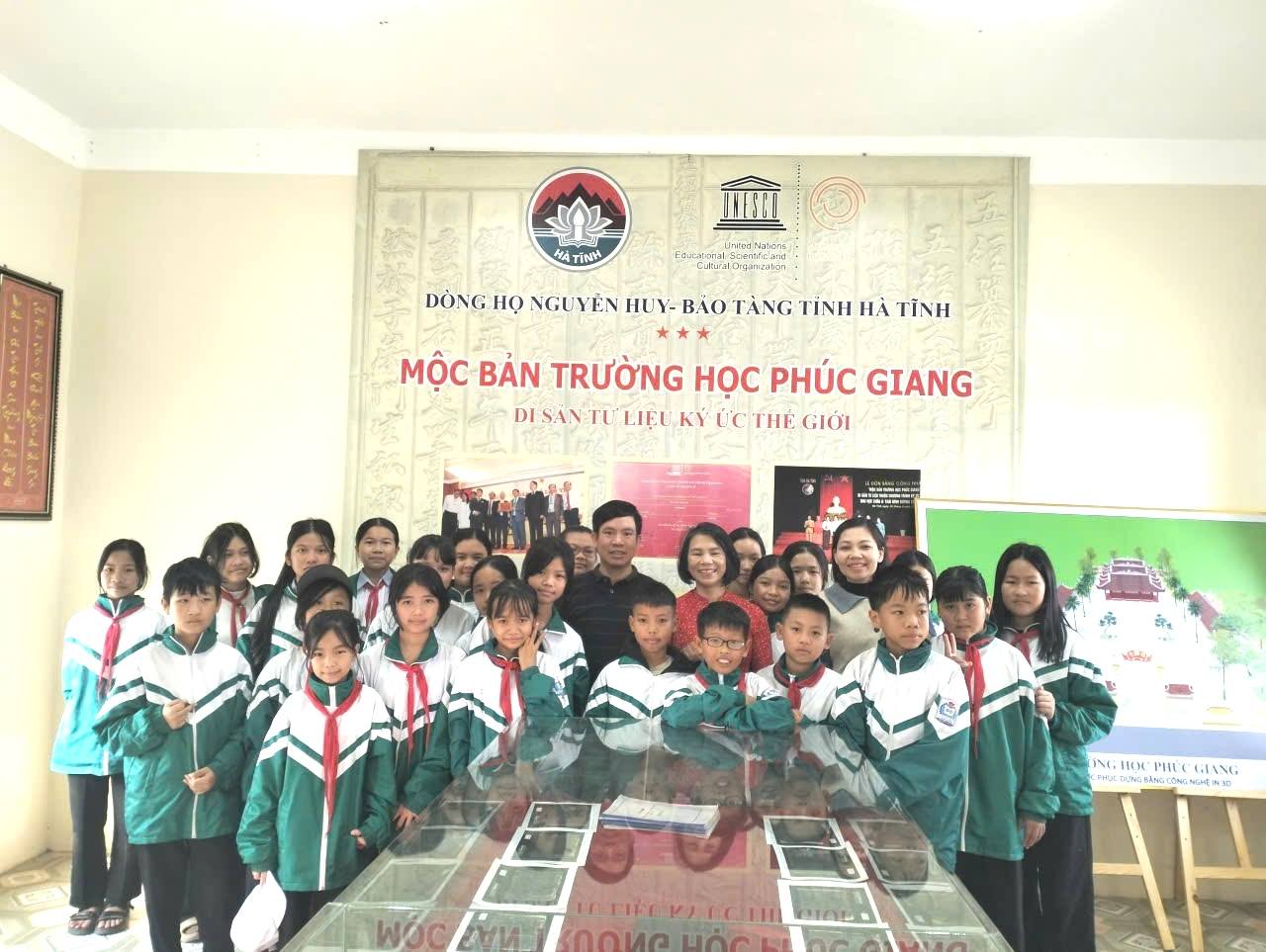 Trường THCS Lam Kiều tổ chức tham quan, học tập trải nghiệm di sản văn hóa tại Trường Lưu 