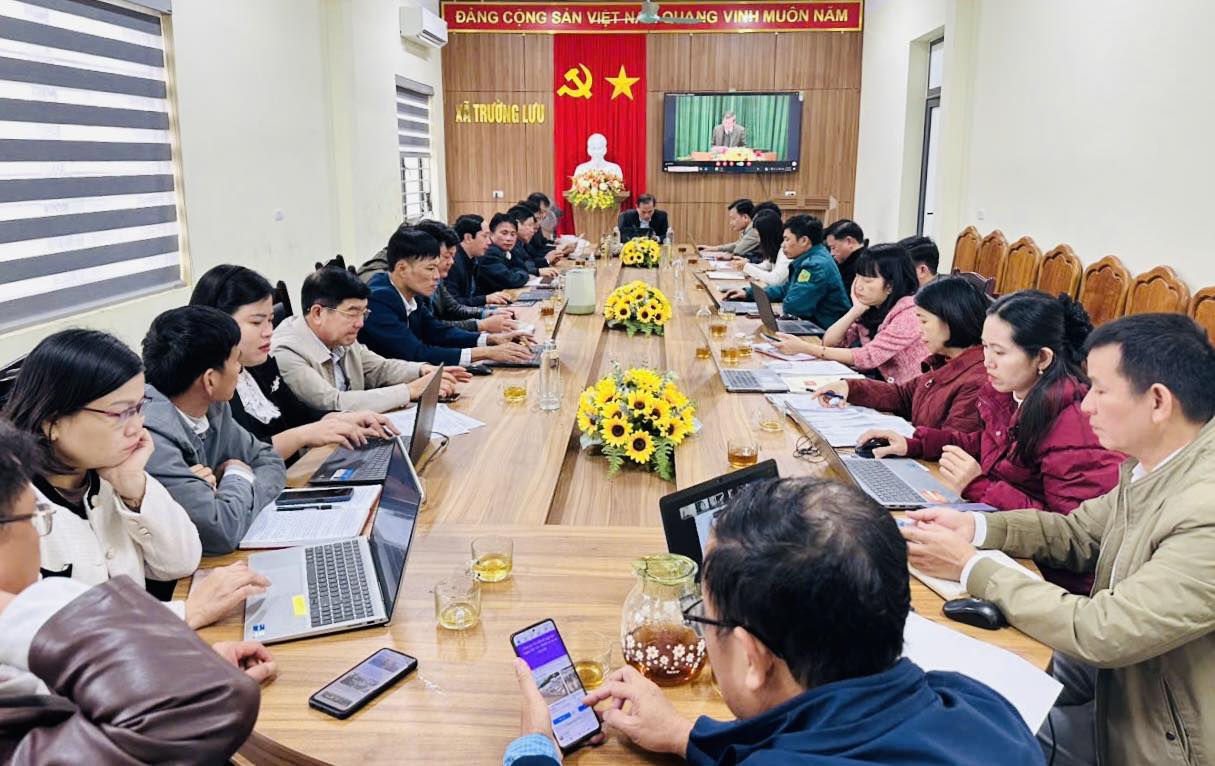 Đảng ủy xã Trường Lưu kết nối đường truyền hội nghị bồi dưỡng cập nhật kiến thức, kỷ năng về công tác xây dựng Đảng đối với cấp ủy cấp phường, xã. 